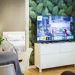 Toffee Mombello - Seven *