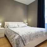 Toffee Mombello - Seven アパート