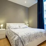 Toffee Mombello - Seven アパート