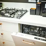 Toffee Mombello - Seven アパート